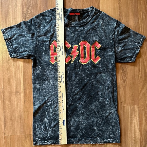 ⚡️NWT AC/DC Concert T-Shirt Black Acid Wash size small Hot Topic ⚡️ - Picture 2 of 7